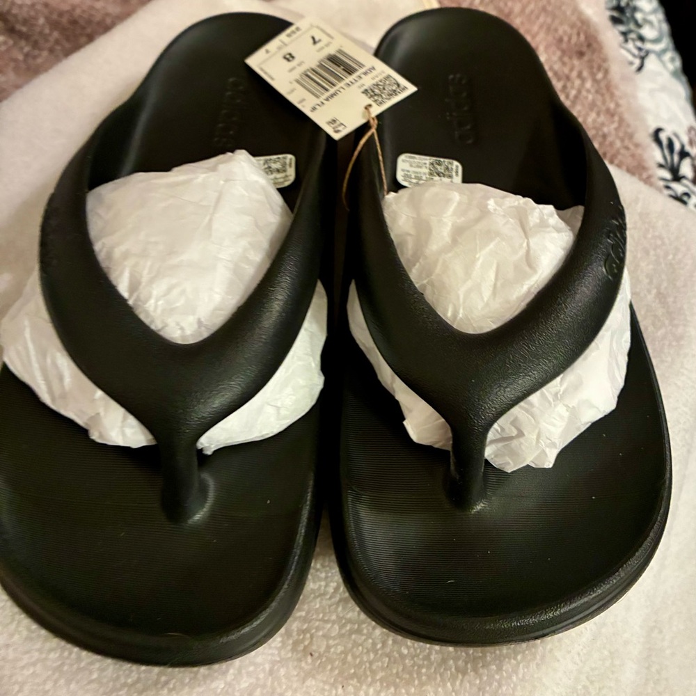 ADIDAS NEW in box Unisex Adilette Lumia Black Flip Flops-Men’s 7/Women’s 8 - Picture 2 of 5